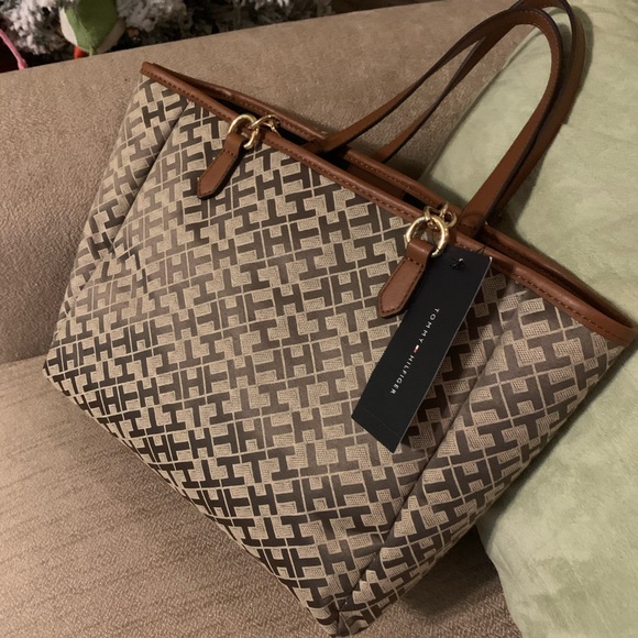 NWT Tommy Hilfiger Bag - Picture 6 of 6